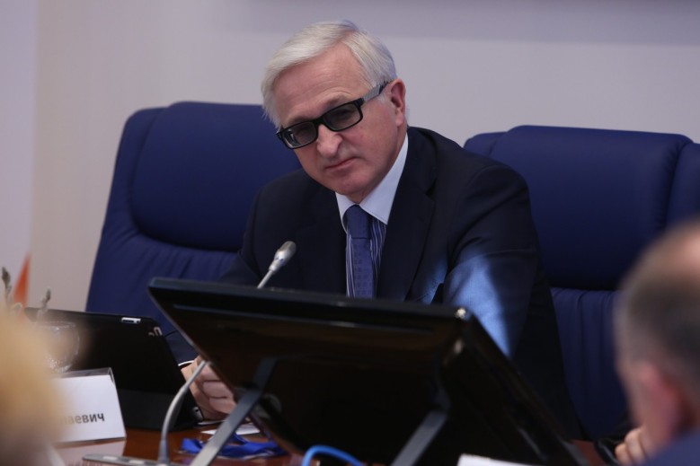 Экономику нельзя приносить в жертву политике Иллюстрация к новости: Экономику нельзя приносить в жертву политике