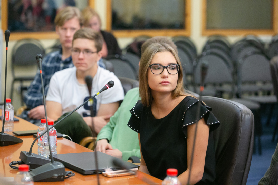 Руководители Вышки встретились со студентами-участниками проекта «Социальные льготы» Иллюстрация к новости: Руководители Вышки встретились со студентами-участниками проекта «Социальные льготы»