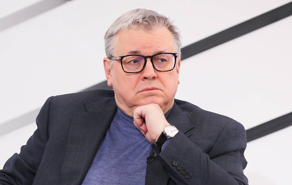 «Массового закрытия вузов не будет». Ректор ВШЭ о трендах будущего образования Иллюстрация к новости: «Массового закрытия вузов не будет». Ректор ВШЭ о трендах будущего образования