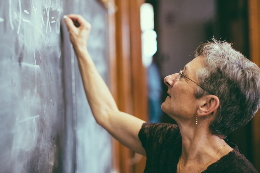 University Salaries Show Poor Correlation with Academic Achievements Illustration for news: University Salaries Show Poor Correlation with Academic Achievements