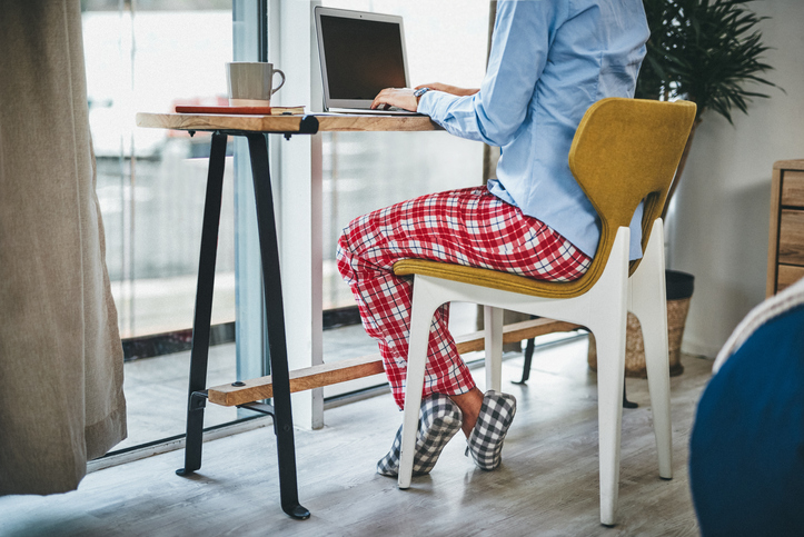 Online Platforms Force Russian Freelancers to Work Nights And Weekends Illustration for news: Online Platforms Force Russian Freelancers to Work Nights And Weekends