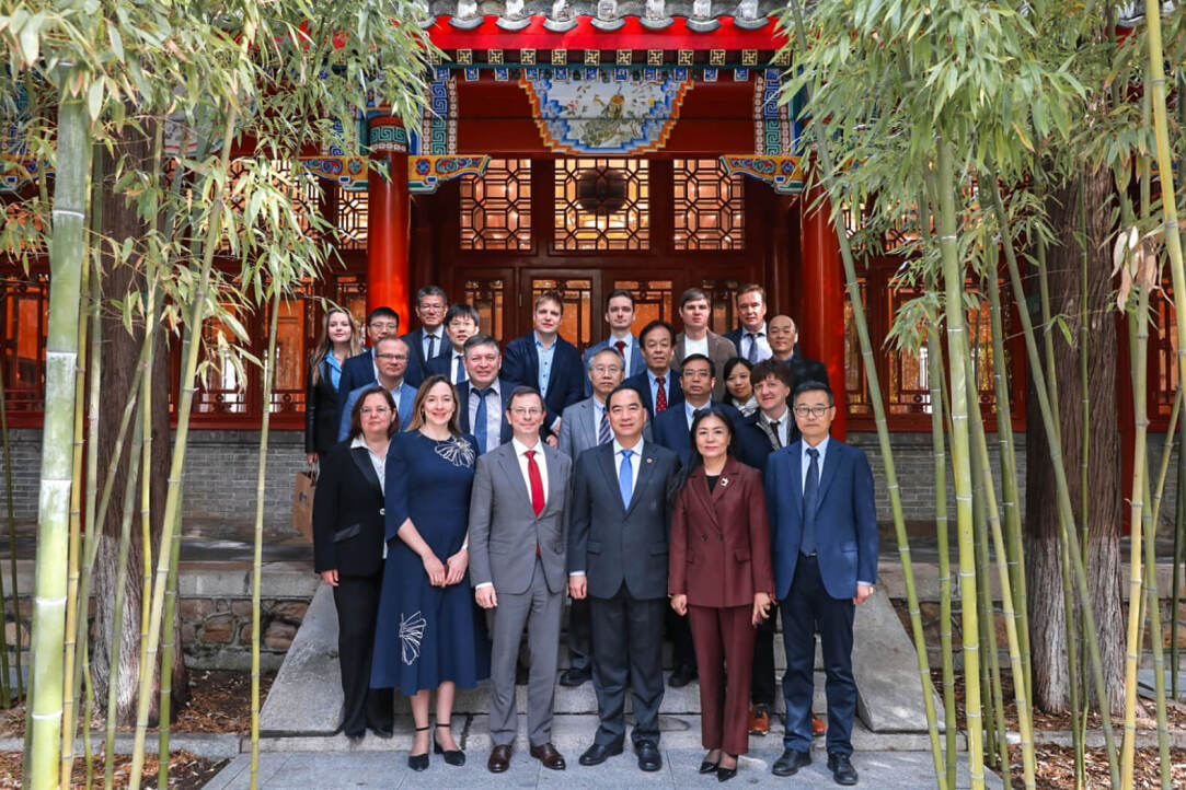 Illustration for news: HSE Expands Cooperation with Chinese Universities