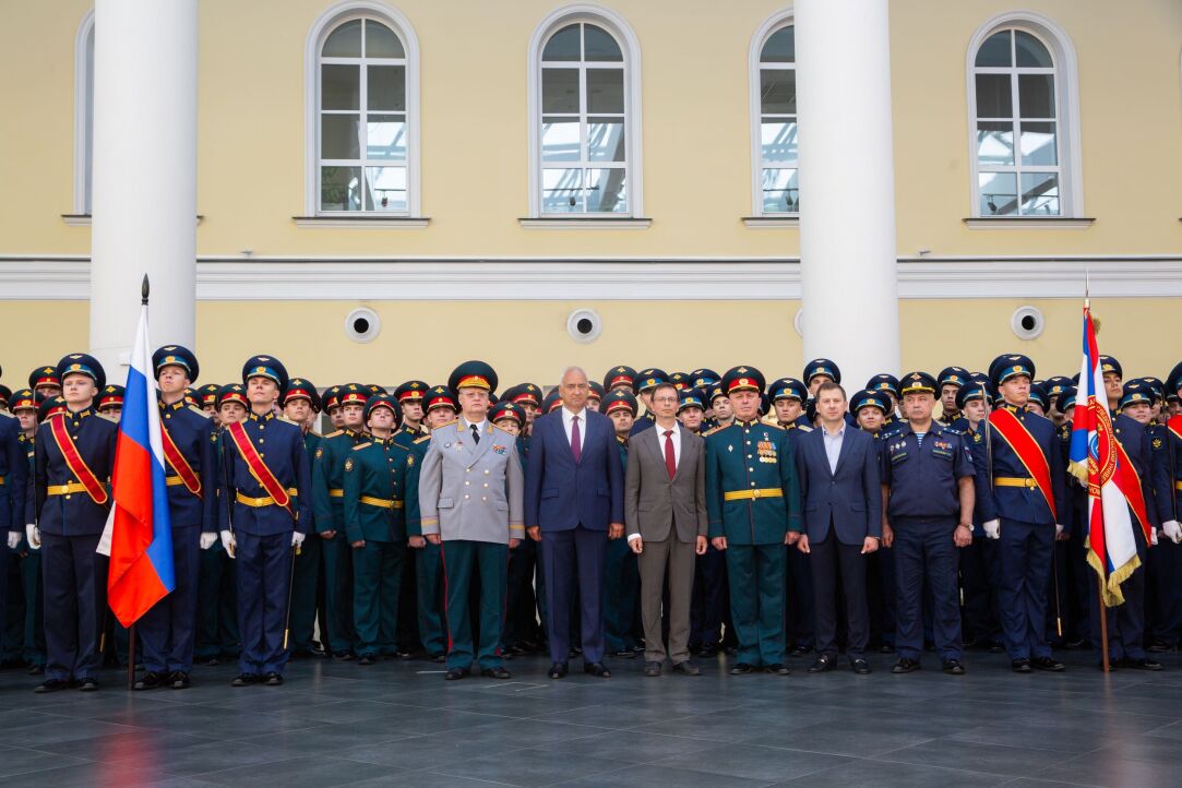 Иллюстрация к новости: «Вы стали частью большого сообщества офицеров нашей страны»