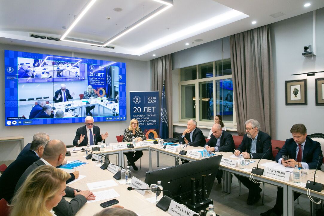 «Не просто слушать, но и работать»: названы темы GR-факультатива на 2025/26 учебный год Иллюстрация к новости: «Не просто слушать, но и работать»: названы темы GR-факультатива на 2025/26 учебный год