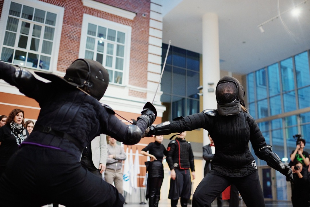 Иллюстрация к новости: «Умение выбрать момент»: в НИУ ВШЭ возрождают традиции исторического фехтования